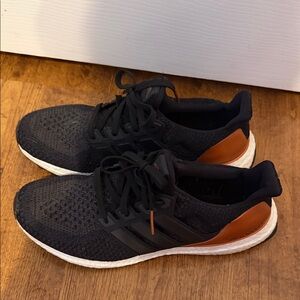 Adidas Men's Black and Tan Athletic Shoes